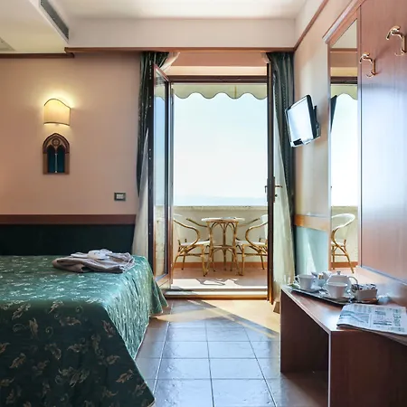 Hotel La Terrazza Restaurant & 3*